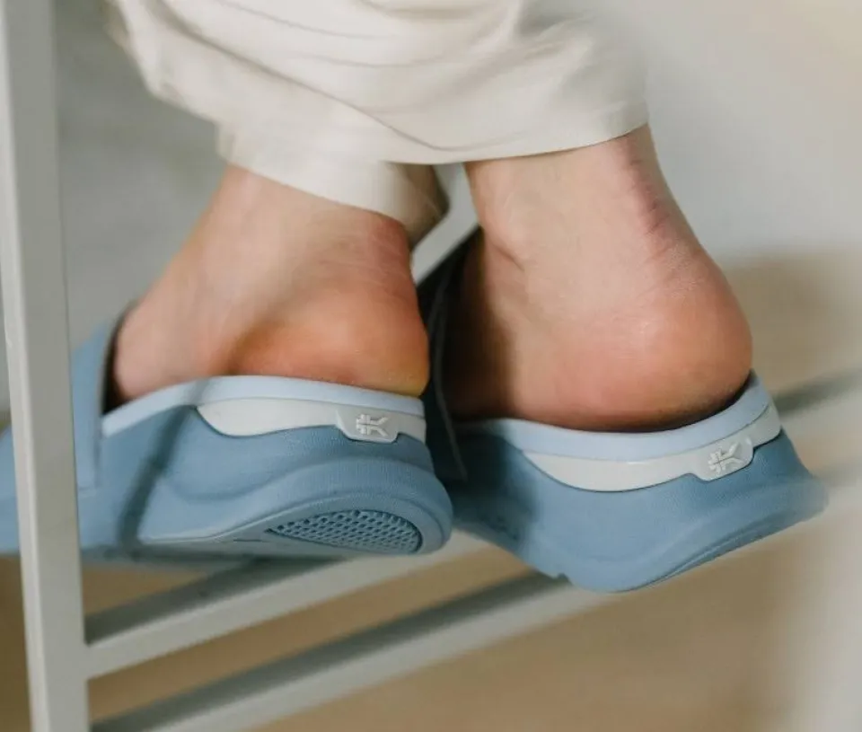 moment-uJudZeVe-4.webp New KURU Footwear MOMENT Jetblack-peachsherbet